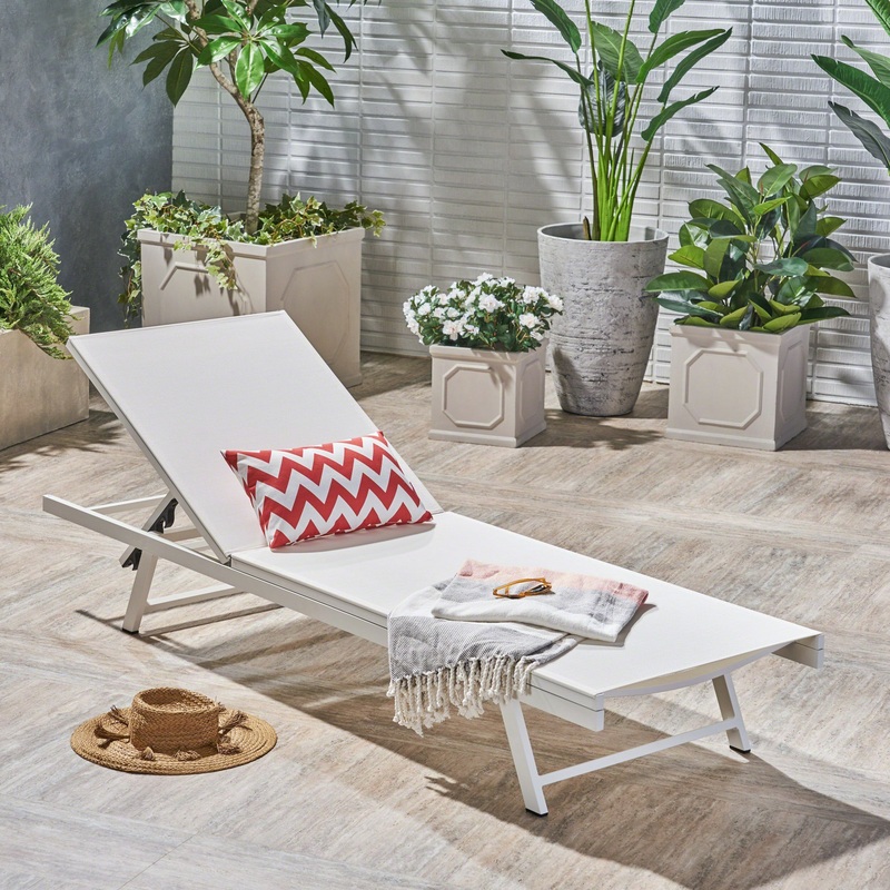 SALTON CHAISE LOUNGE