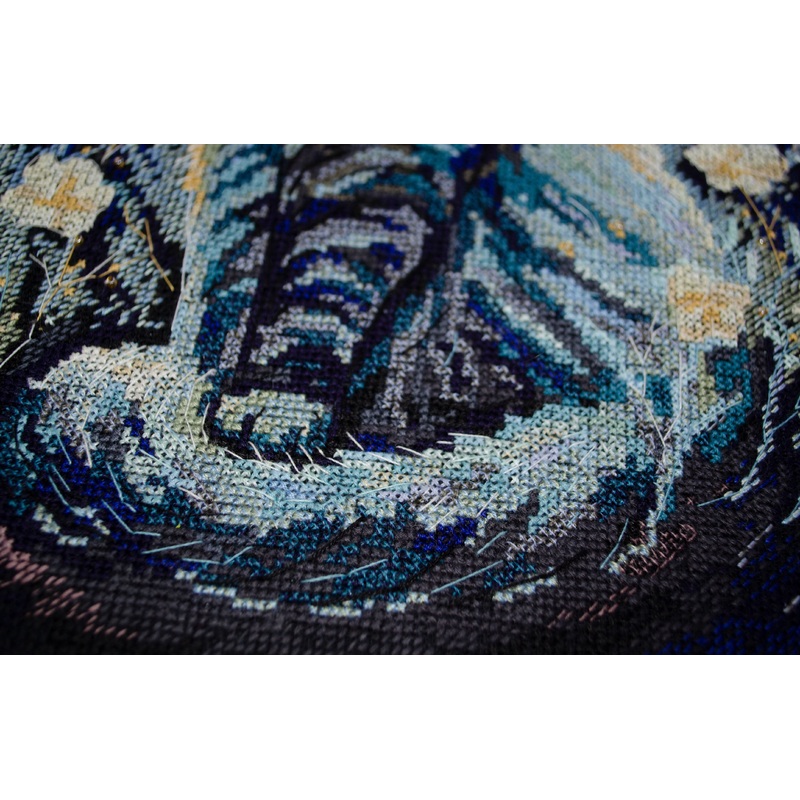 Cross-stitch kit Night guest AH-197