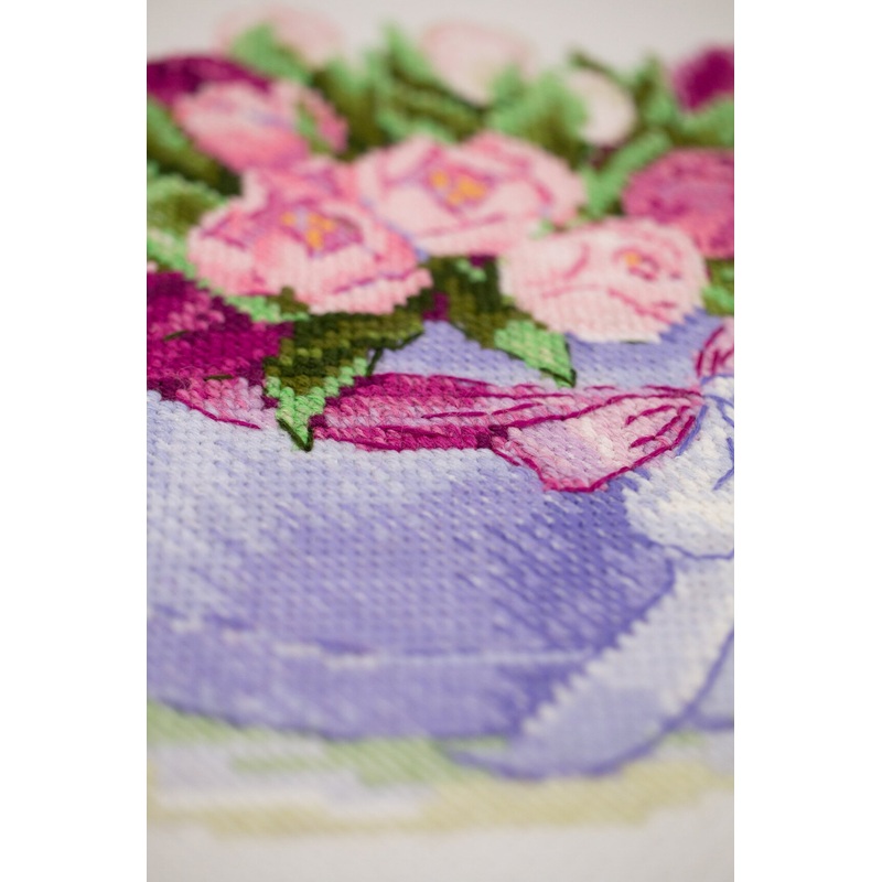 Tulips Hat Box R2003 Counted Cross Stitch Kit